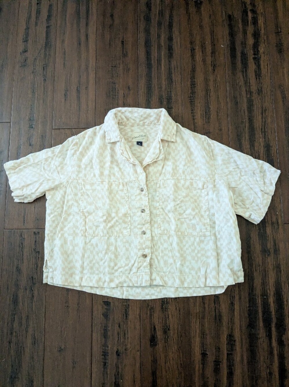 Universal Thread Short-Sleeve Button Cropped Shirt in Light Cream